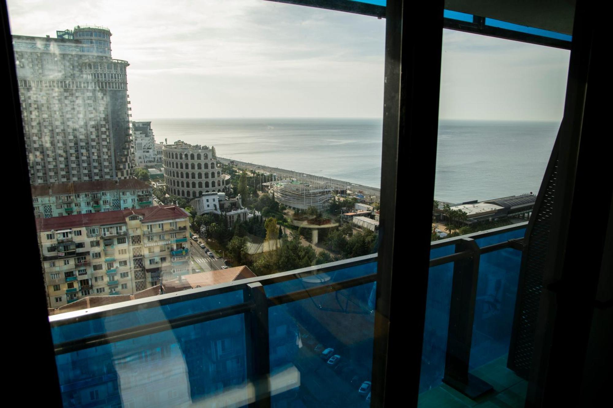 Spend Your Time In Orbi City Batumi Eksteriør billede